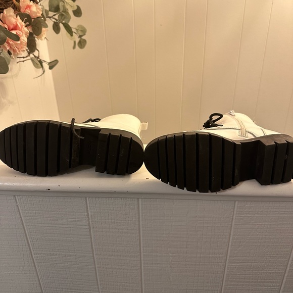 Aldo Chelsea/combat tie up boots with zipper sides - Picture 4 of 6